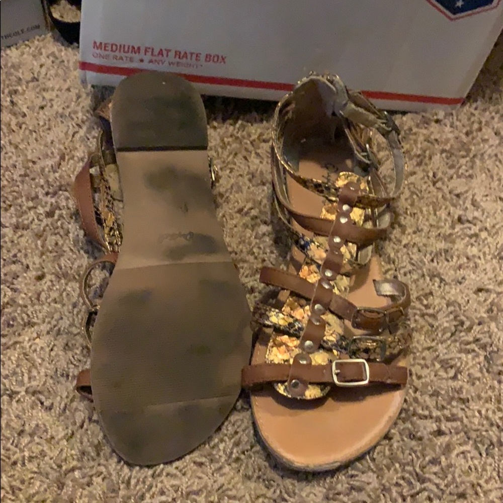 Sandals - Picture 2 of 3